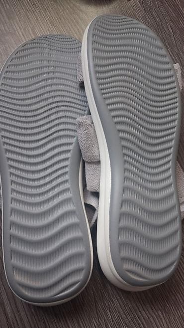 zenske pletene kape: Sive ženske sandale brojevi 38 i 39 sa mekanim trakama od antilop — 2