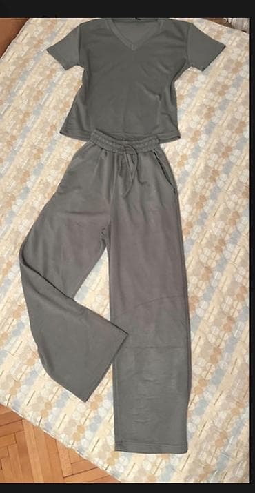 s oliver obuca: Set – majica i pantalone, maslinasto-sive boje. S/M veličina Novo — 2