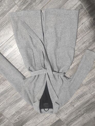 Sivi ženski kaput AMISU, elegantnog kroja do iznad kolena. - na lalafo.rs Sivi ženski kaput AMISU, elegantnog kroja do iznad kolena. -