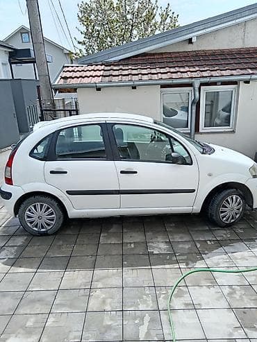 Citroën C3, bela boja, 5 vrata, hečbek.Registrovan do 11.2026. Vlasnik