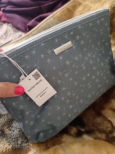 crna torba za plazu: Women’secret neseser/kozmetička torbica - Boja: sivo‑plava - Dezén — 1