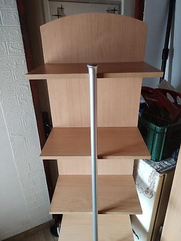 Ugaone garniture: Drvena polica/regał za izlaganje sa centralnom aluminijumskom šipkom — 4