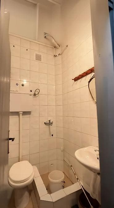 Sobe: IZDAJE SE LOKAL U SREMČlCI 60m² Čitačka ulica, preko puta osnovne — 8