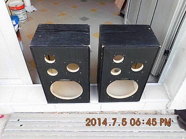 akusticna bas gitara sa zvucnikom: IQ za 8 inca. otvori napred za bas reflex=5,2cm, zvucnici: visoki=5cm — 4