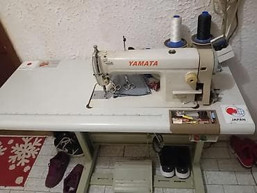 Industrijska šivaća mašina YAMATA sa kompletnim stolom i motorom. -