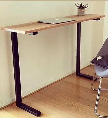 Ugaone garniture: Uska konzolna/računarska polica-sto minimalističkog dizajna. - Radna — 1