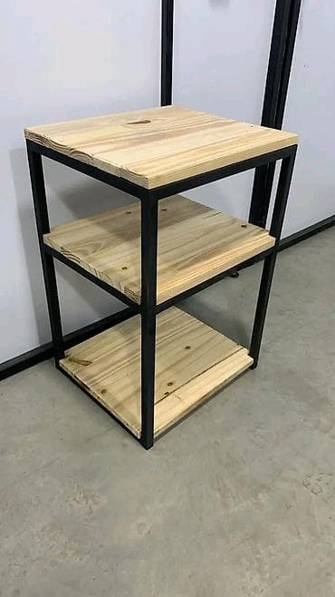 Industrijski čelično–drveni pomoćni sto/regál sa 3 nivoa. -