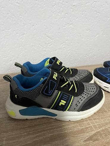 kombinezon za trudnice: Dečije patike – 2 para 29 i 30 oba para 3000 1) Skechers S-Lights — 2