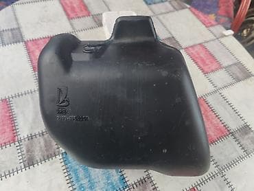 Ekspanziona posuda benzina Lada 112. Polovno, ocuvano. Skinuto sa