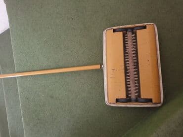 starteri za akumulatore: VINTAGE-RUCNI USISIVAC — 1