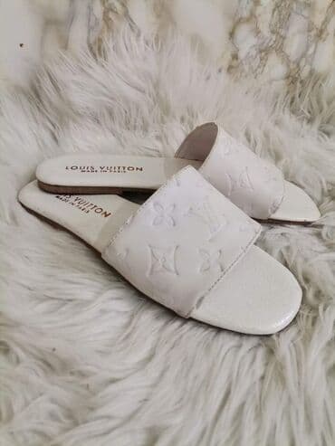 najk papuče: Papuce 1.700
Kompleti 2.900 — 11