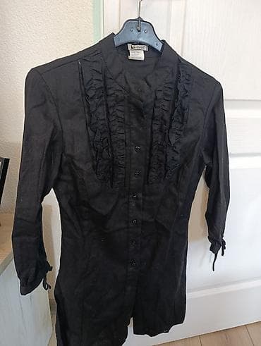 Crna ženska košulja/bluza sa dugmićima spreda i ukrasnim