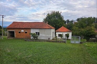 prodaja kuce jajinci: Seosko domacinstvo Opis oglasa Na prodaju seosko domacinstvo u selu — 6