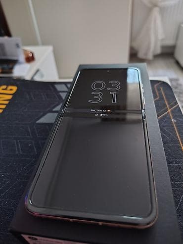 aparat za palacinki: Motorola Razr 50, 8/256 – preklopni smartfon sa dva ekrana, stanje 9 — 5