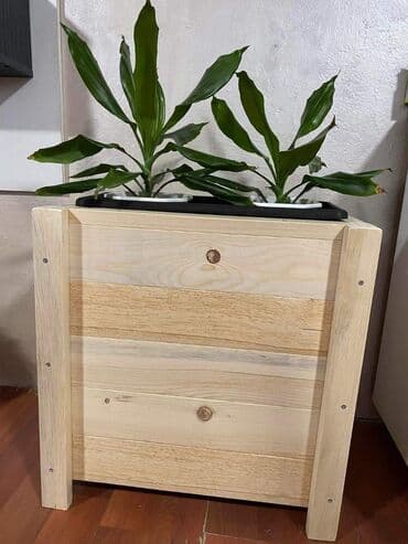 ads police: 4500rsd lakirane bezjonim lakom
4.800rsd u bojama po izboru — 2