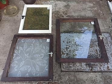 Tri prozora bez okvira različitih dimenzija: 1: 65x52,5cm, 2: 67x62cm
