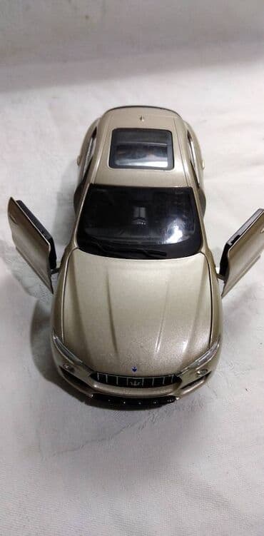 luj viton torbe original cene: Burago Maserati Levante, 1:24.Fale retrovizori tockovi nisu original — 4