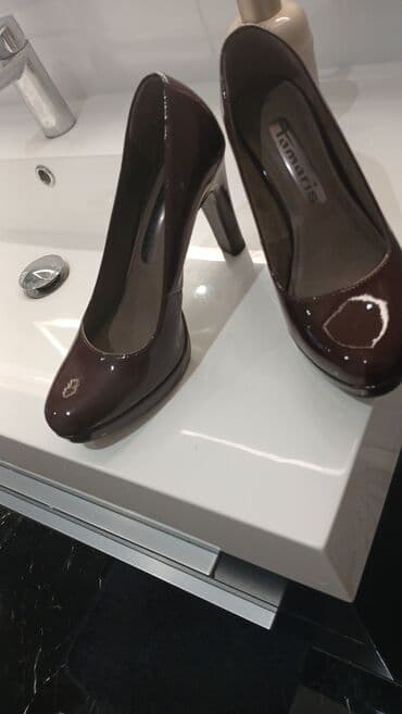 Oxfords: Nove kožne cipele 38 broj.Cena 40 evra — 2