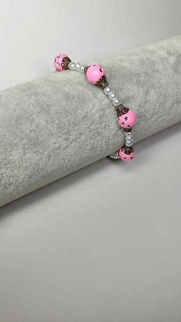 sat za prepisivanje: Nježna narukvica s perlicama – ružičasto/biserna - Dizajn — 7