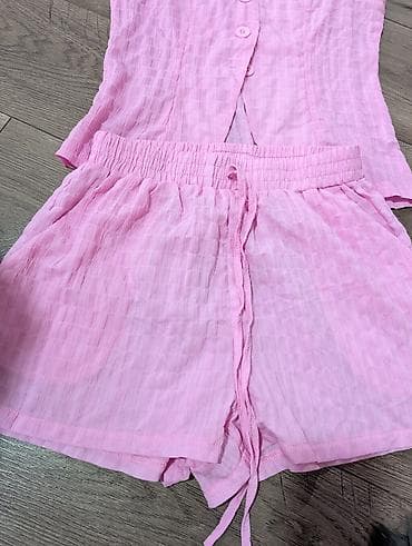 sorc i sako komplet: Dvodijelni ženski set – prsluk i šorts, svetlo‑roze boje. - — 2