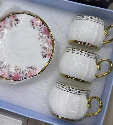 Set porcelanskih šoljica za kafu/čaj u poklon-kutiji. - Sadržaj: 3