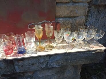 drvene stolice na ljuljanje: Čašice za žestoka pića,43 komada,15 sa postoljem resto obične,kao na — 2