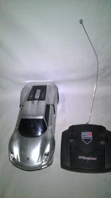 h and m obuca: Na daljinski Porsche 918 Spyder,fale retrovizori,poklopac baterija — 2