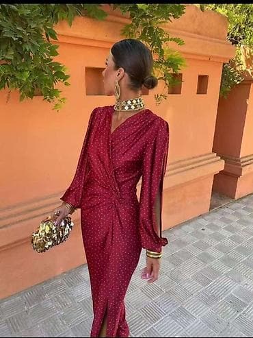 ✨Elegantna bordo haljina sa sitnim tačkicama i drapiranim detaljem