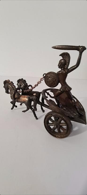 ▪︎ Prodajem staru dekorativnu metalnu (bronza) figuru-rimski ratnik u