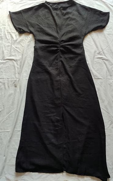 bez tech fleece: Haljina duga sa kratkim mis rukavima i šavom push up po sredini. Model — 1