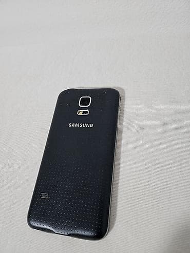 pixi 4: Na prodaju Samsung Galaxy S5 mini u crnoj boji. Telefon je fizički — 3
