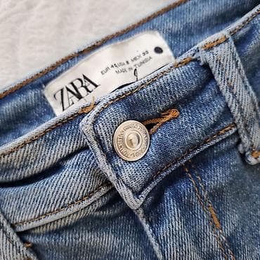 cizme sa grejacima: ZARA ženske farmerke – skinny kroj, svetlo plavi isprani džins - — 6