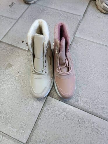 walkmaxx zimska obuća: Broj 36-41
Cena 3200 din — 2