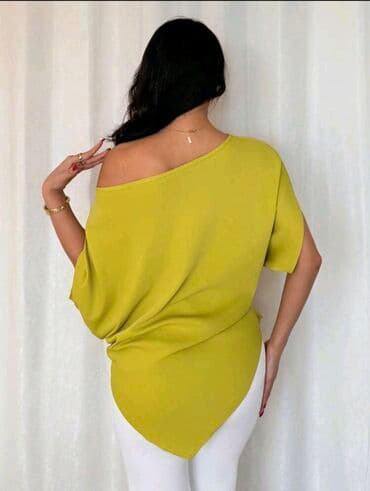 Women's Clothing: Asimetrična damska bluza – limeta zelena - Kroj: široka, lepršava — 3