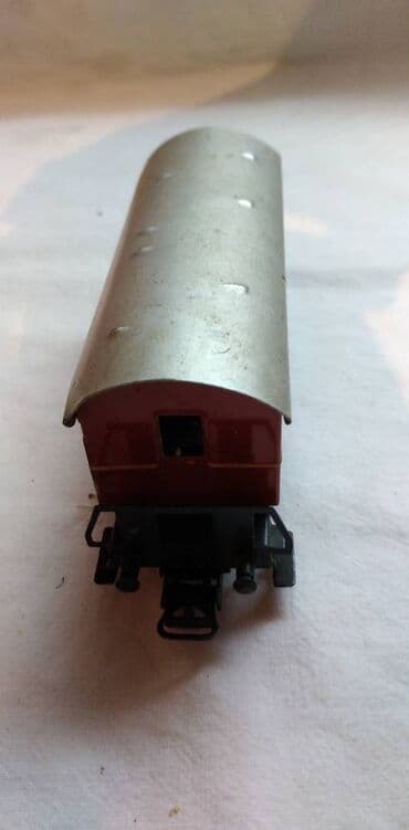 album za kovanice muller: Maerklin putnicki vagon HO,limeni,malo korodirao — 4