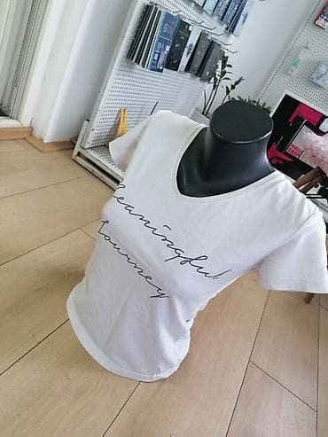 Vrhunska majica
Malo nošena
Odgovara Vel S M
Pamuk elastin