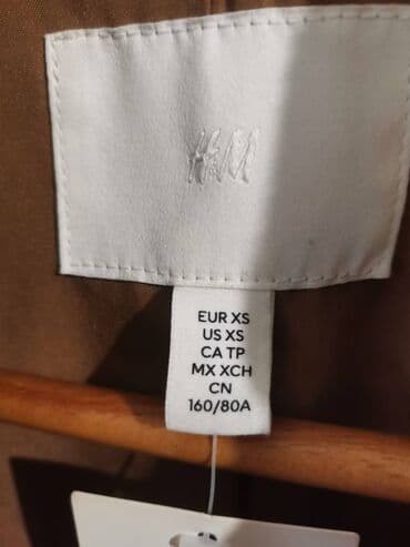 H&M, XS, Sa postavom