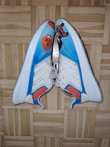 Adidas patike sa unikatnim printom inspirisanim anime tematikom. UG