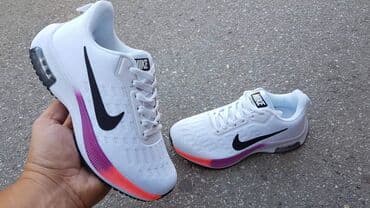 bele patike i odelo: Patike — 5