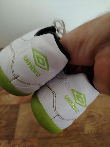 balenciaga patike cena: Patike za fudbal UMBRO br 38 su u odlicnom stanju sa sitnim tragovima — 4