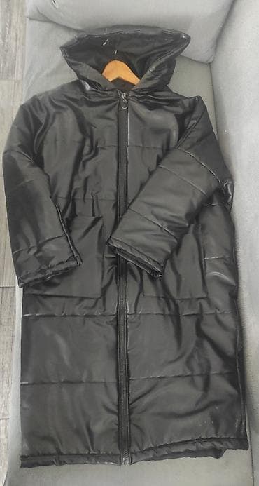 Lične stvari: Duga crna jakna sa kapuljačom - Model: duga, prošivena jakna do ispod — 3