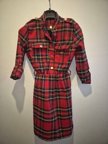 Dve haljine – crvena tartan košulja-haljina i crvena čipkana haljina — 1