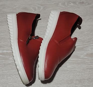 patike do 2000 dinara: Ženske casual patike/loafer cipele u jarko crvenoj boji. - Gornjište — 2