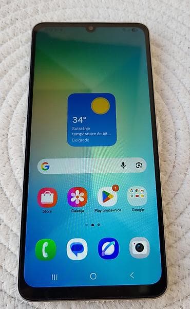 telefon na tipke: Samsung Galaxy A06 4/128 GB Samsung Galaxy A06 sa **4 GB RAM — 7