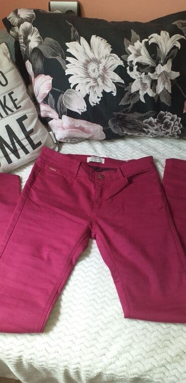 bež pantalone: NOVO. Stradivarius farmerice samo skinuta etiketa vel.38 sa dosta — 1