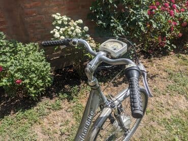 test iz engleskog za 3 razred: Električni bicikl Vital Bike u srebrnoj boji. Ima ram standardne — 5