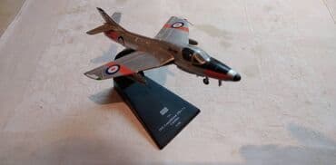 andrija i anđelka sve epizode: Avion Hawker Hunter T7 sve je original,slomljen gornji deo nosaca — 1