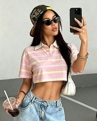 crop top majice: Kratki prugasti crop top sa polo kragnom i kratkim rukavima. - Dizajn — 1