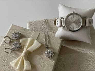 srebrni komplet nakita: Komplet nakita sa kutijom
Cena 2000din — 11