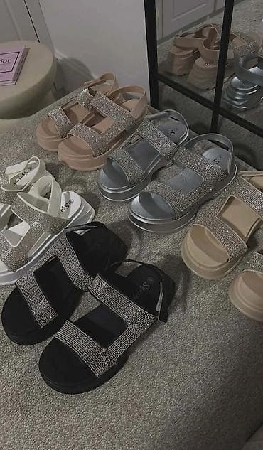 mou cizme sa cirkonima: Ženske platforme sandale sa kristalnim sjajem - Model — 1